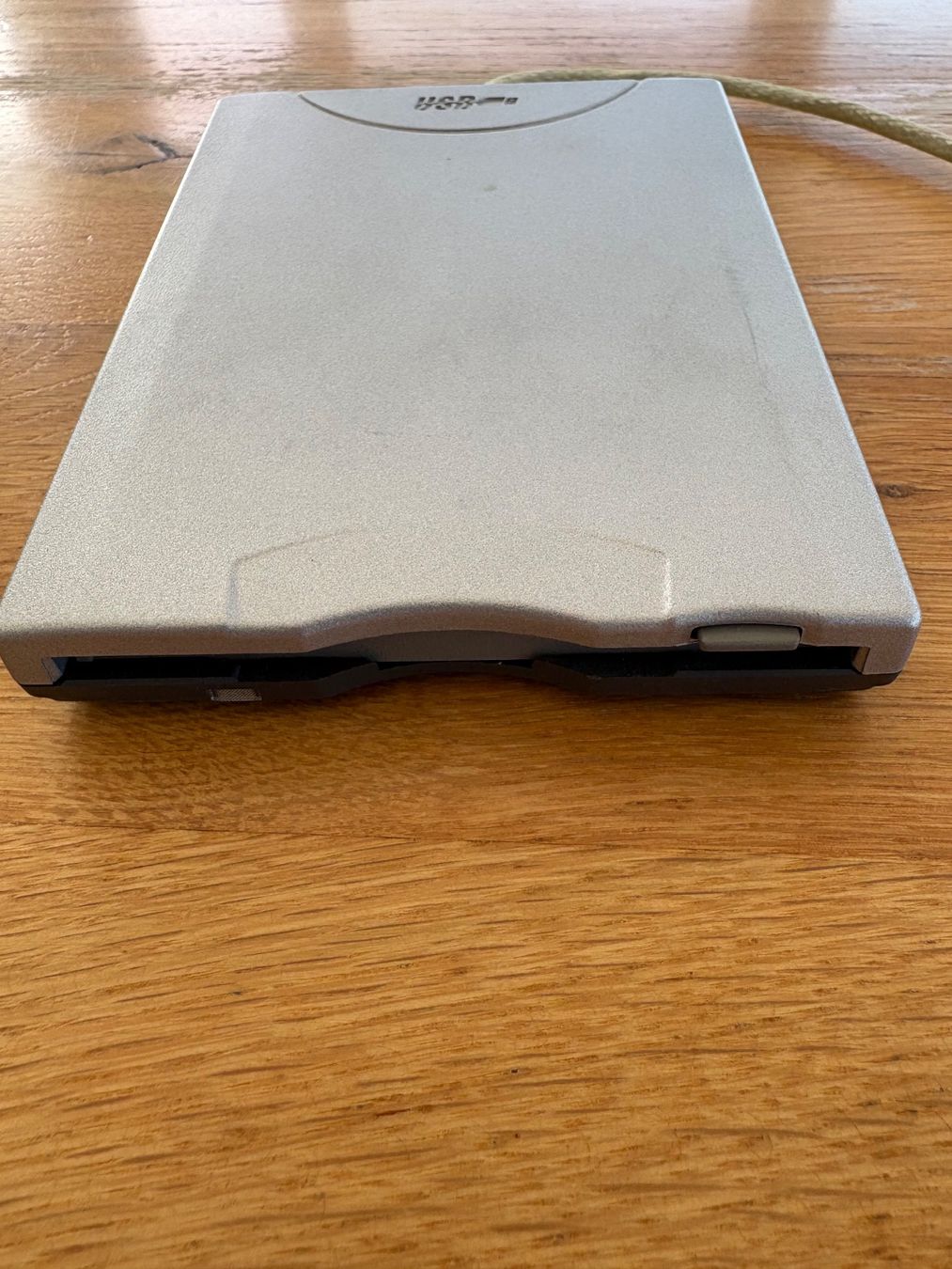 Laufwerke & Adapter: Externes USB Diskettenlaufwerk Maxdata YD-8U10 silber – Gebraucht aus Männedorf von Jadawana 1