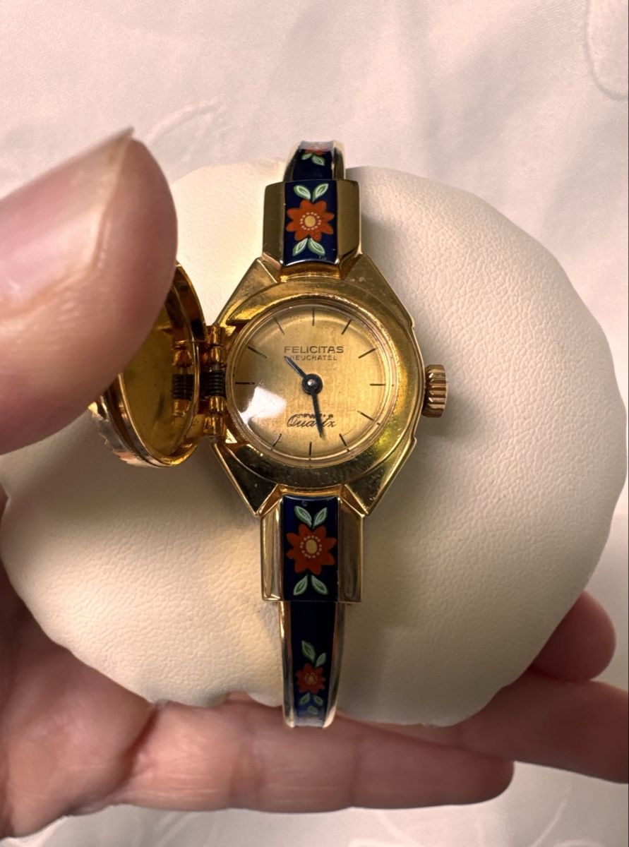 Orologi: Vintage Floral Bangle Watch - Unique and Elegant Design – Nuovo (secondo la descrizione) da Zürich venduto da 613_g8jy 2