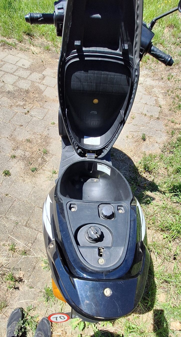 Daelim Scooter: Daelim S-Five Roller 50ccm – Usato da Ennetmoos venduto da MG_ 7