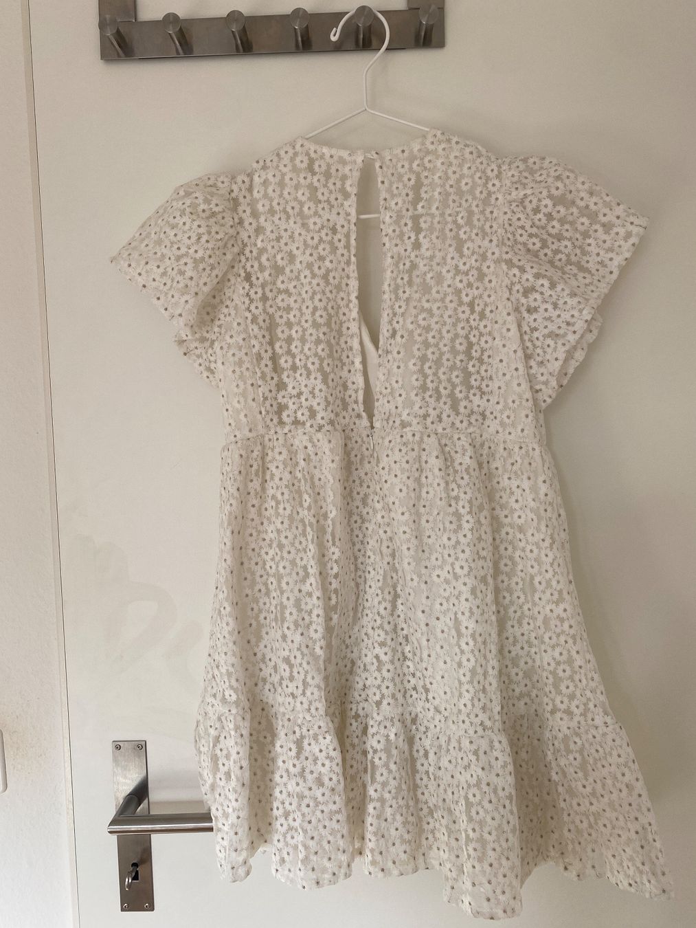 Jumpsuits: Weisses Jumpsuit mit Blumen, Grösse S – Gebraucht aus Neuenhof von UrbanBags 2