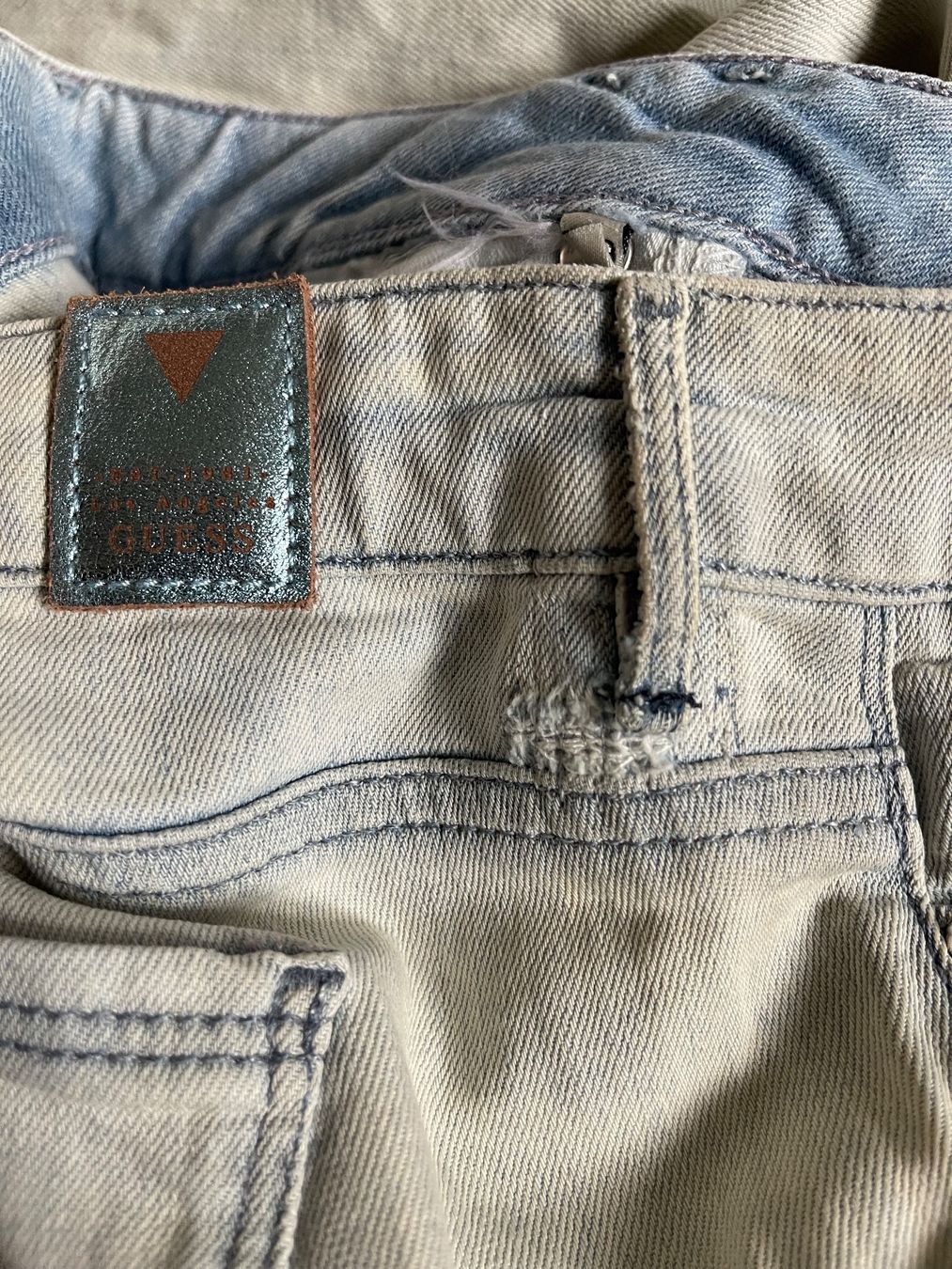 Jeans: GUES jeans – Nuovo (secondo la descrizione) da Hinterkappelen venduto da simona67 7