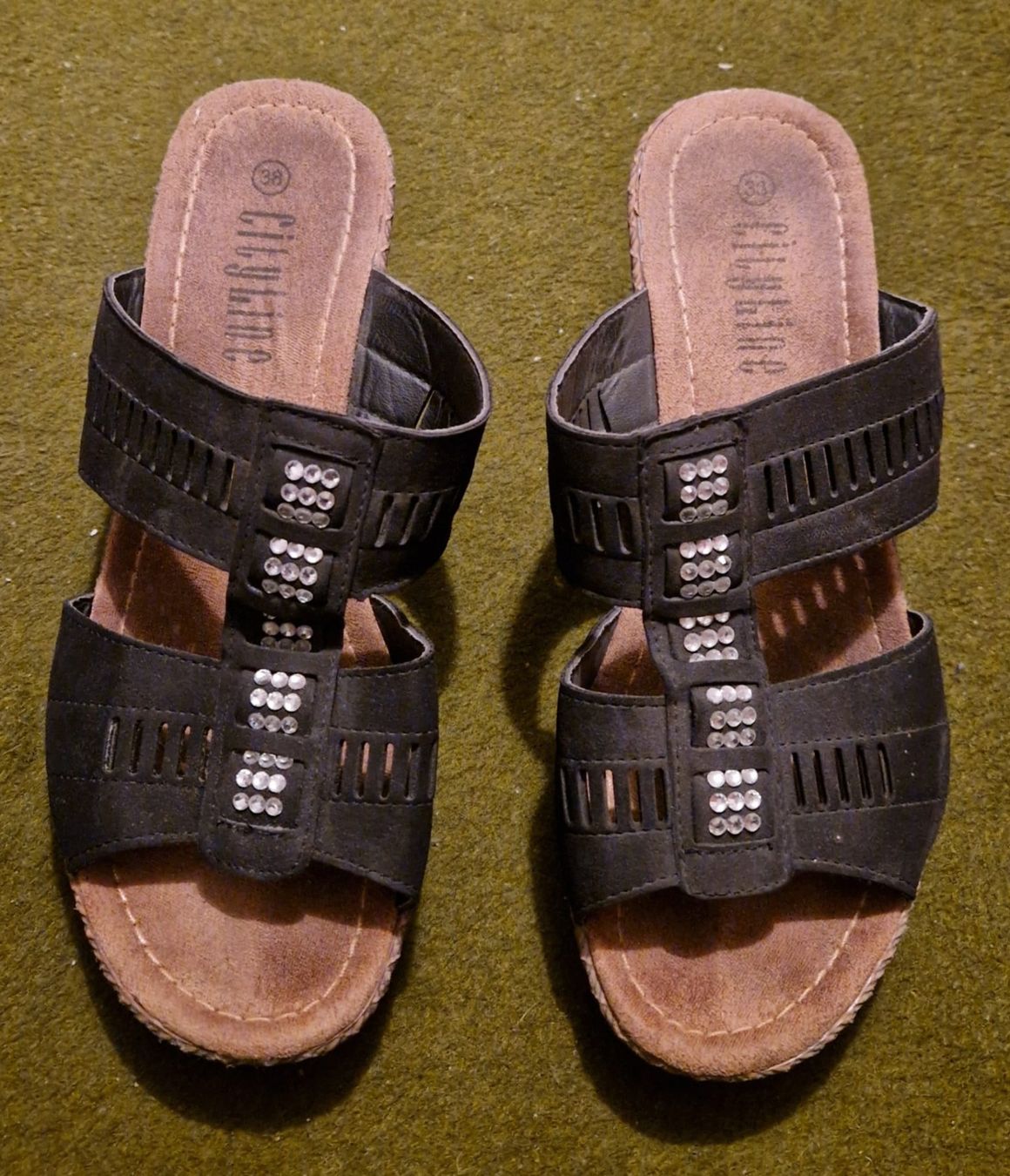 Scarpe da donna: Pantolette - Sandale mit Absatz – Usato da Frauenfeld venduto da jgh_gx6v 1