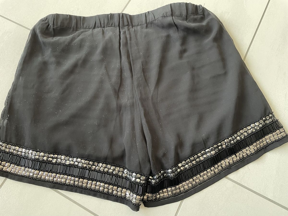 Pantaloni: Lässige kurze Hose Gr M Vila – Usato da Rüti ZH venduto da kar_xx9l 4