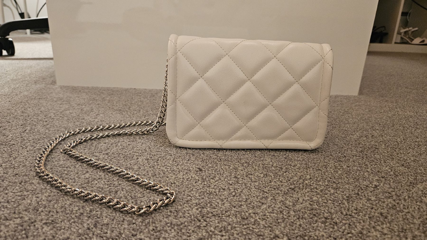 H&M Borse da donna: Weisse Handtasche mit Kettenbändel – Usato da Sax venduto da Kieselstei 2