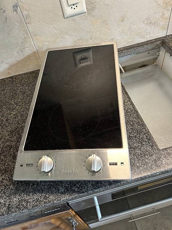 Cucine: Plaques vitrocéramiques – Usato da Vouvry venduto da Vouvrisa