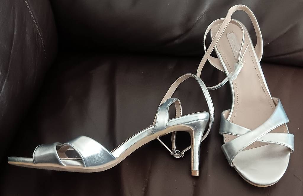 Scarpe da donna: Neue Damen Sandalen silber gr.39 – Usato da Staufen venduto da mar_wf6r 3