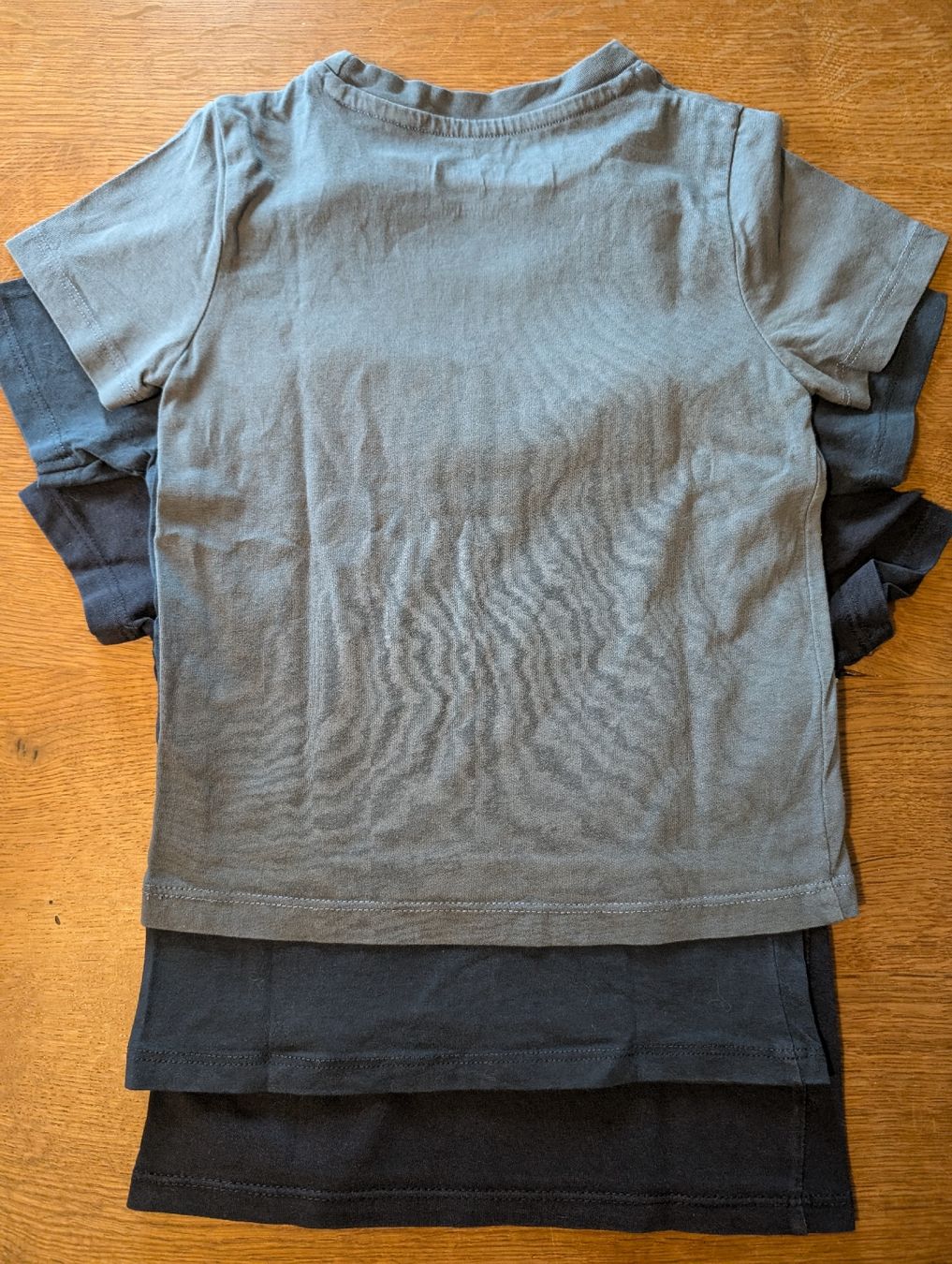 H&M Chemises, T-shirts & Polos: 3 T-Shirts blau mit Fussball – D'occasion à Bern par Zorro333 2
