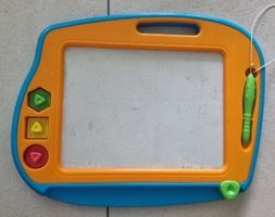 Magnettafel für Kinder mit Stempeln und Stift