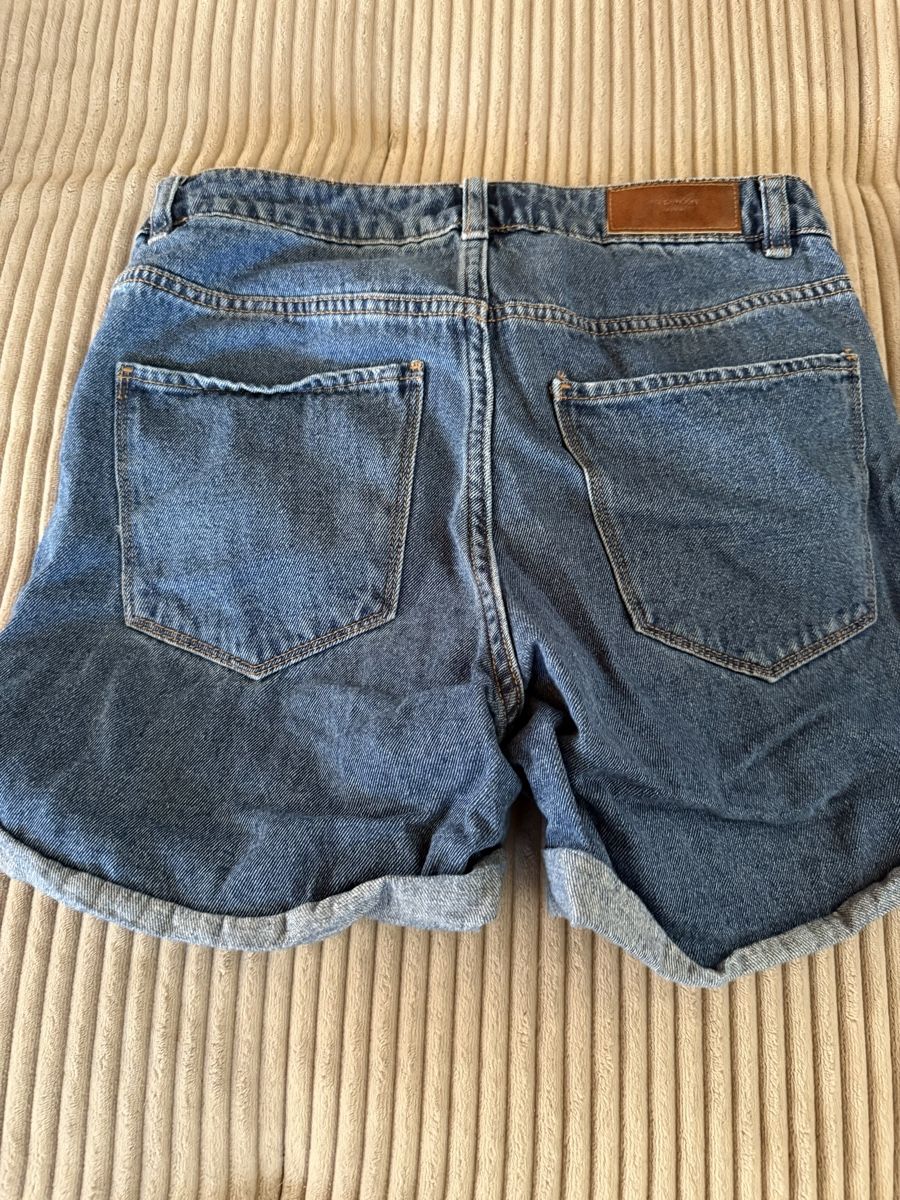 Vero Moda Pantaloni: neuwertige Vero Moda Shorts Grösse S – Nuovo (secondo la descrizione) da Recherswil venduto da luca_v 2