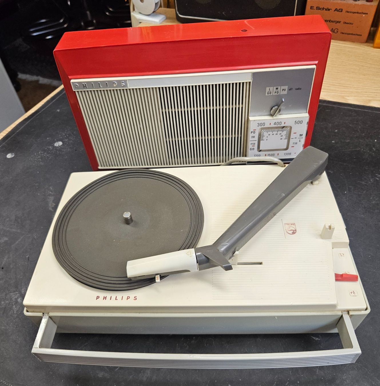Philips Giradischi: Kofferplattenspieler/Radio Philips – Usato da Herzogenbuchsee venduto da phonowelt 1