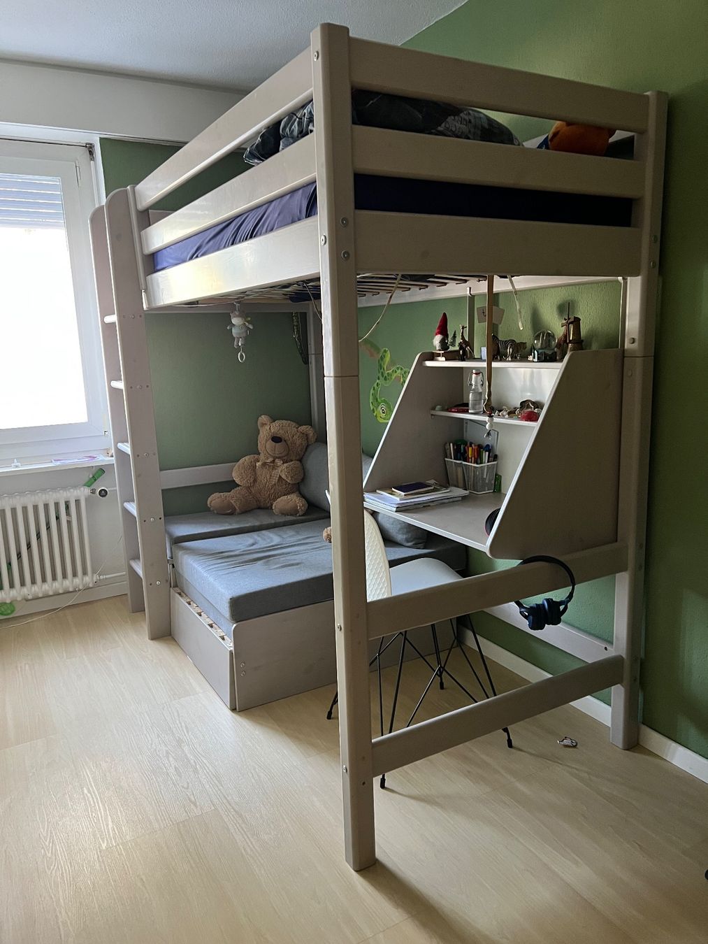 Micasa Letti: Hochbett mit Schreibtisch und Bettsofa hellgrau – Usato da Zofingen venduto da vLo_ur