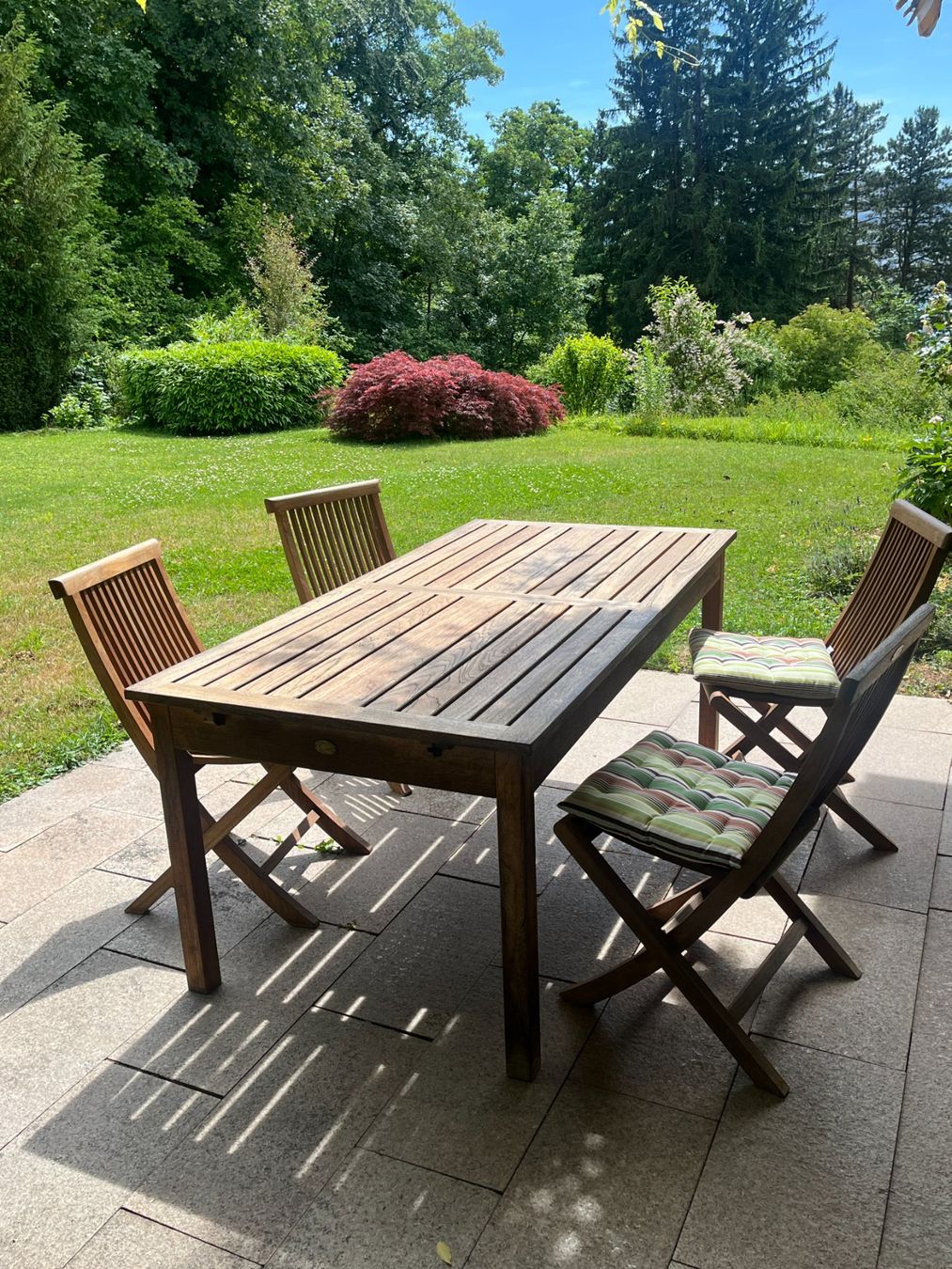 Tavoli: Design Teak-Gartentisch & -Stühle – Usato da Küsnacht ZH venduto da thomasfreipache