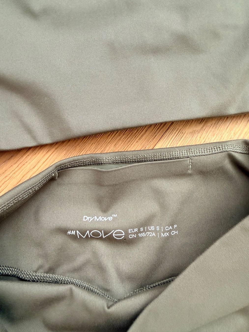 H&M Lotti di vestiti: Set H&M MOVE leggings e top taglia S KHAKI – Usato da Liestal venduto da HAELV 1