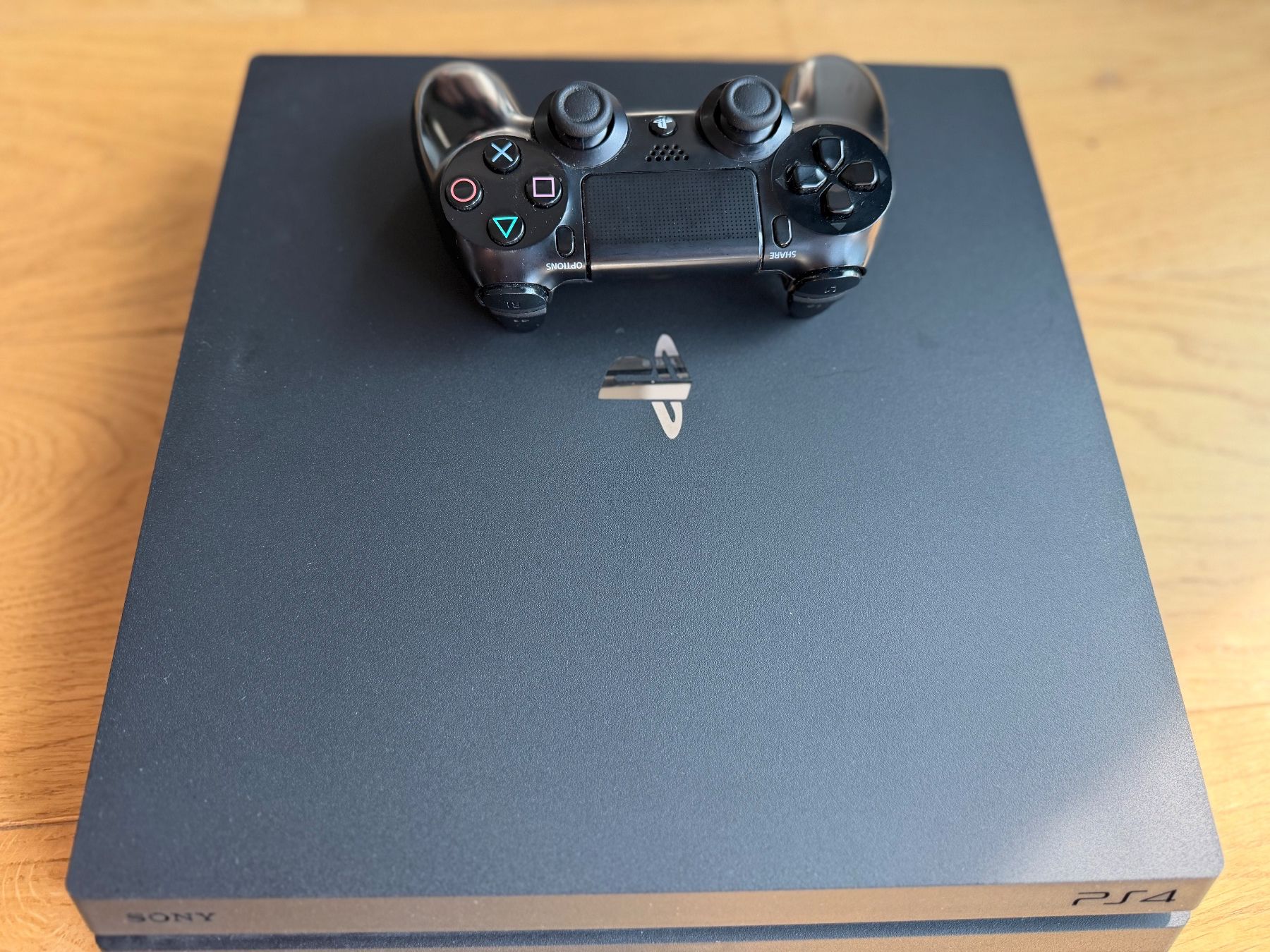 Sony Konsolen: Sony PlayStation 4 Pro 1TB Schwarz | 1 Original Controller | – Gebraucht aus Horgen von rei_8k7q 3