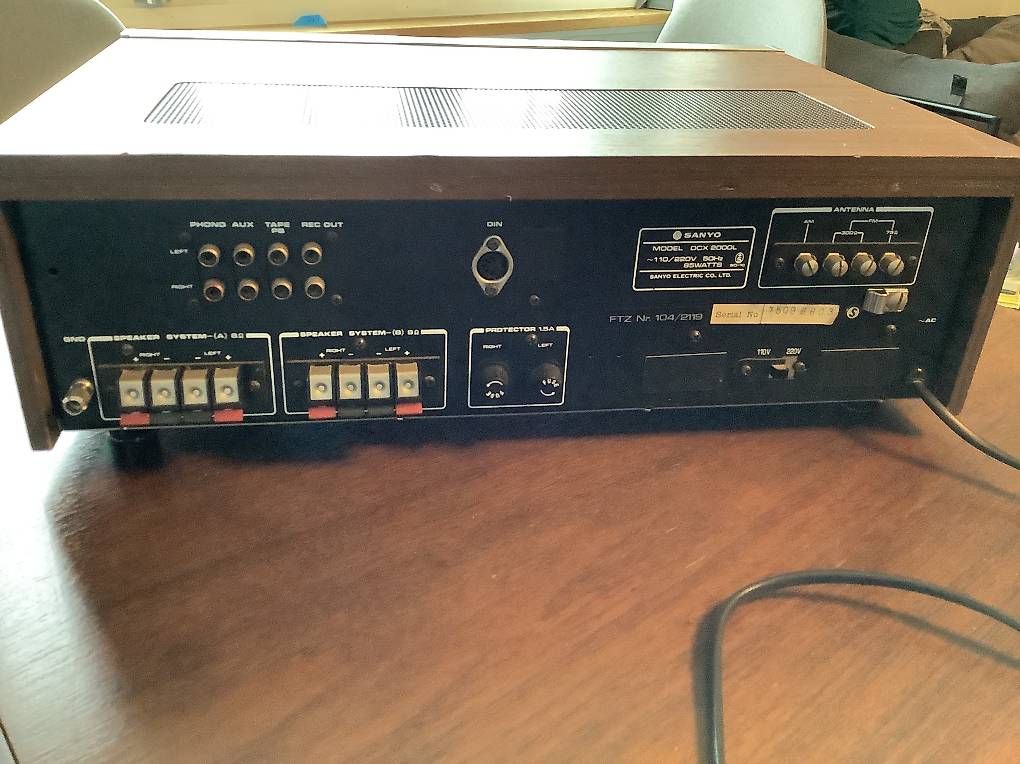 Sanyo Ricevitori: Vintage Sanyo Stereo Receiver Modell DCX 2000L – Usato da Gümligen venduto da badabumbi 2
