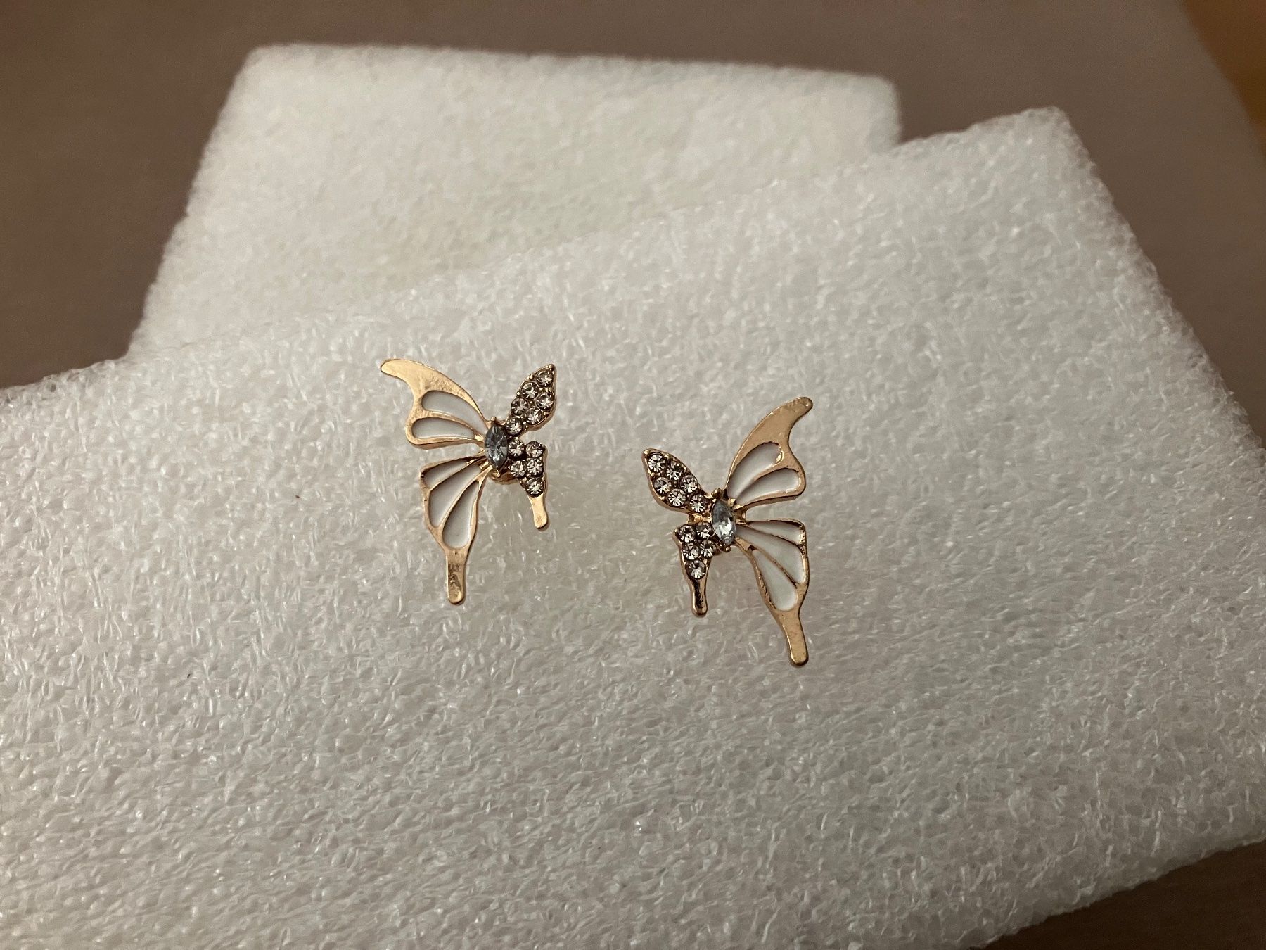 Orecchini pendenti & Orecchini a lobo: Elegante, Ohrstecker "Schmetterlinge" mit synth.Zirkonia – Nuovo (secondo la descrizione) da Affoltern am Albis venduto da Dlotti