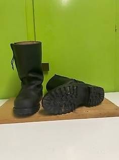 Scarpe da donna: bottes en cuir véritable – Usato da Vuarmarens venduto da Leonchuv