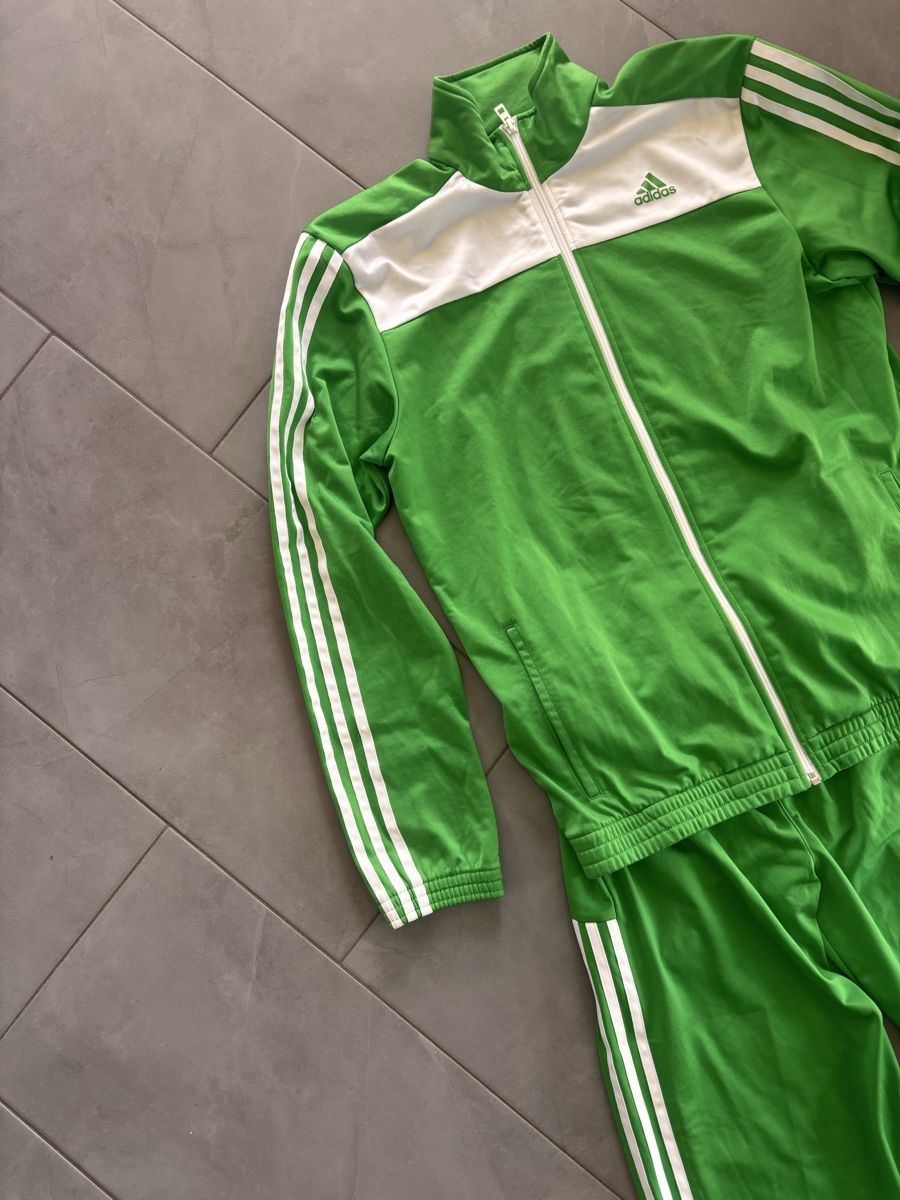 Adidas Completi, tute sportive e funzionali: Adidas Trainer Vintage 2013 M – Usato da Schmitten FR venduto da Hubalo 1