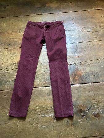 Bordeaux-farbige Baumwoll-Hose, Slim Fit, Grösse 30/44