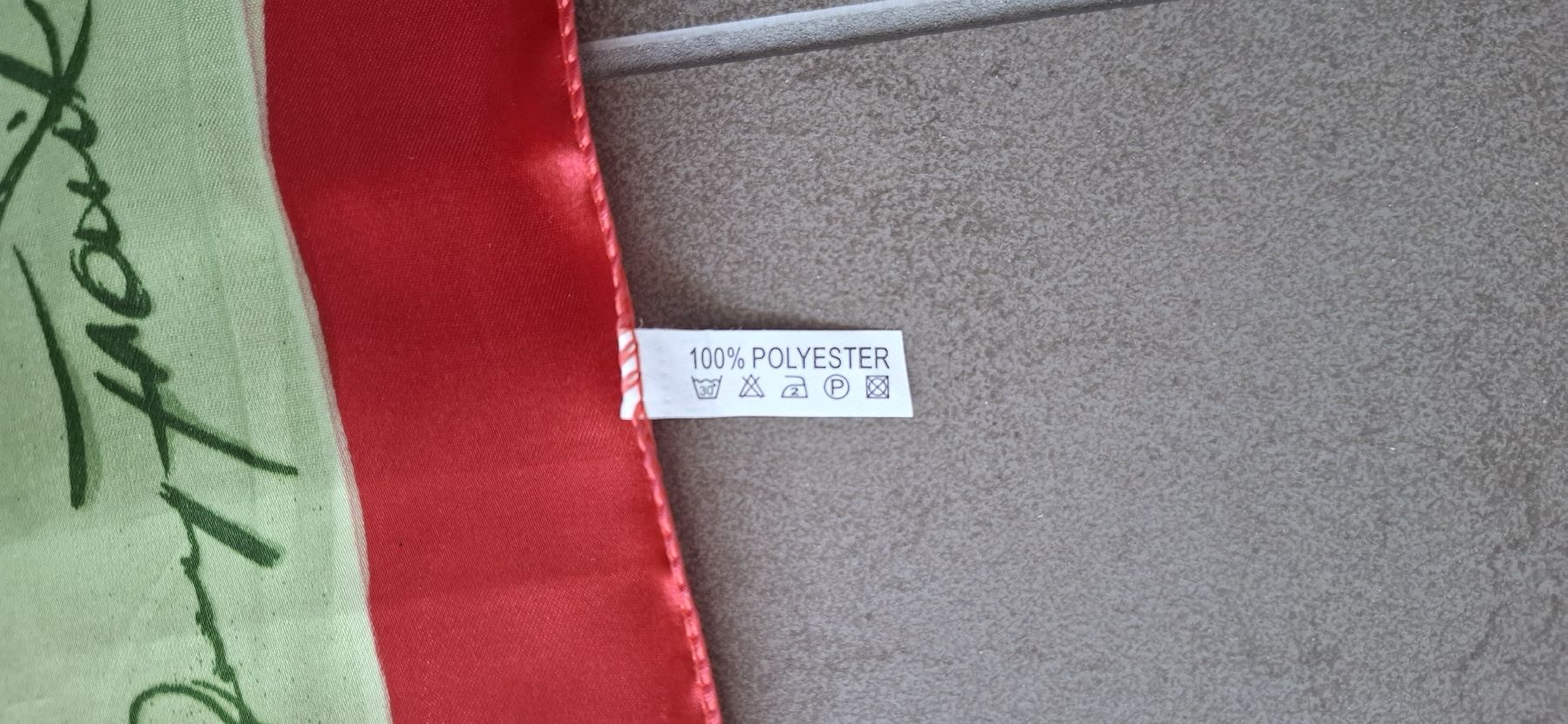 Foulard & Sciarpe: Tuch/Schal mit Rosenmotiv 100% Polyester  – Usato da Mellingen venduto da lathei 2
