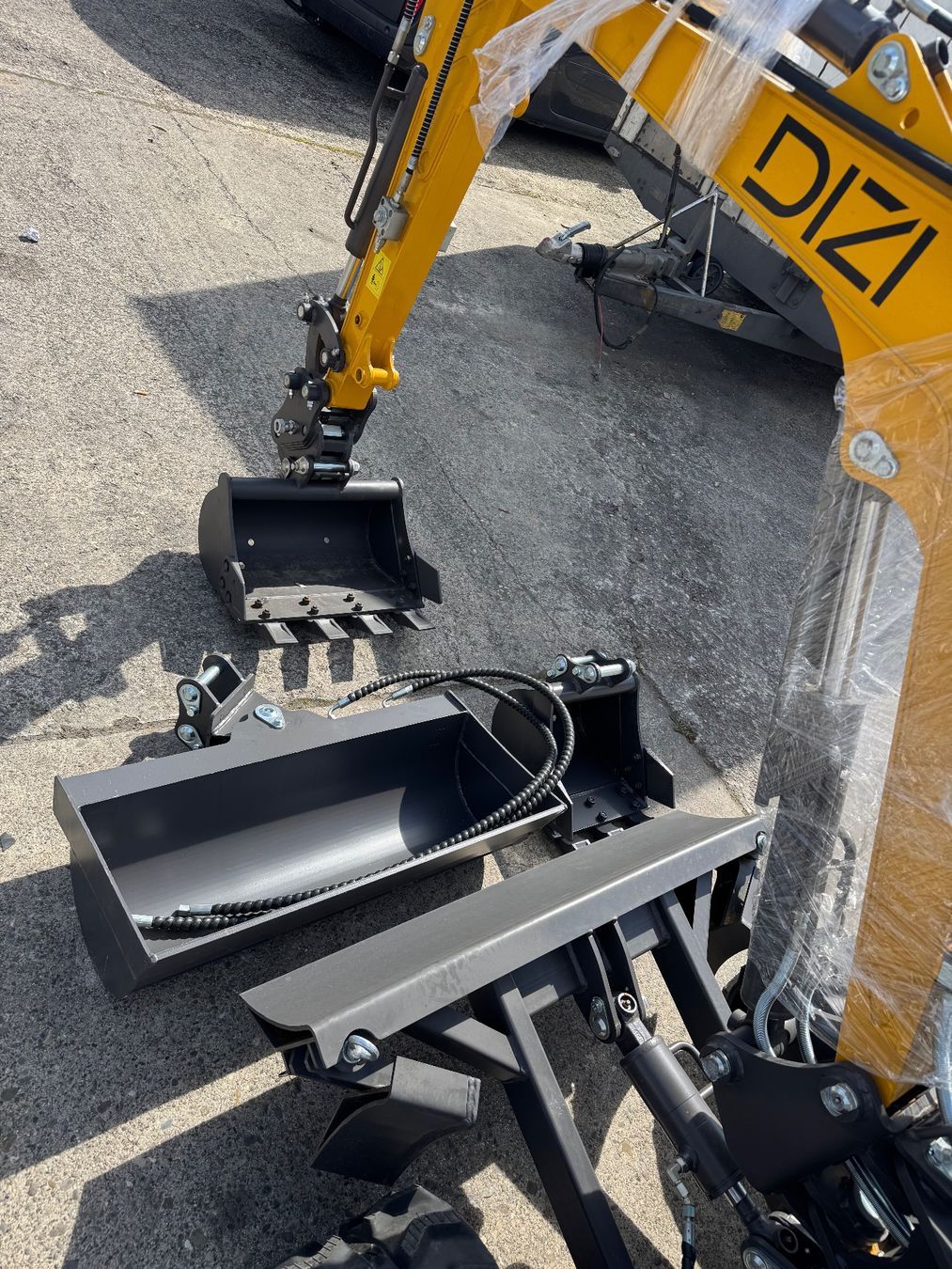Excavateurs: Bagger 1.8T NEU 15 Stunden/ AKTION/ SOLDE BIS 10 JULI 2026 – Neuf avec emballage d'origine à Orpund par dizi.98 1