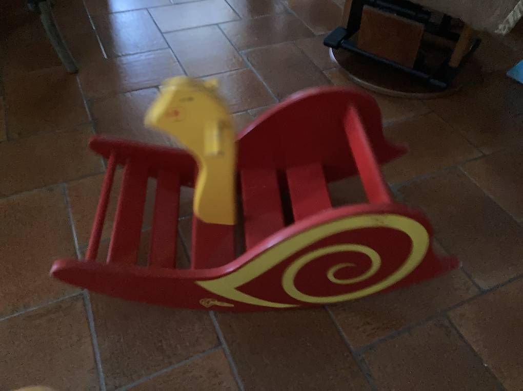 Set di tavolo e panche: Tout pour bébés  – Usato da Lutry venduto da dom_nps7 4
