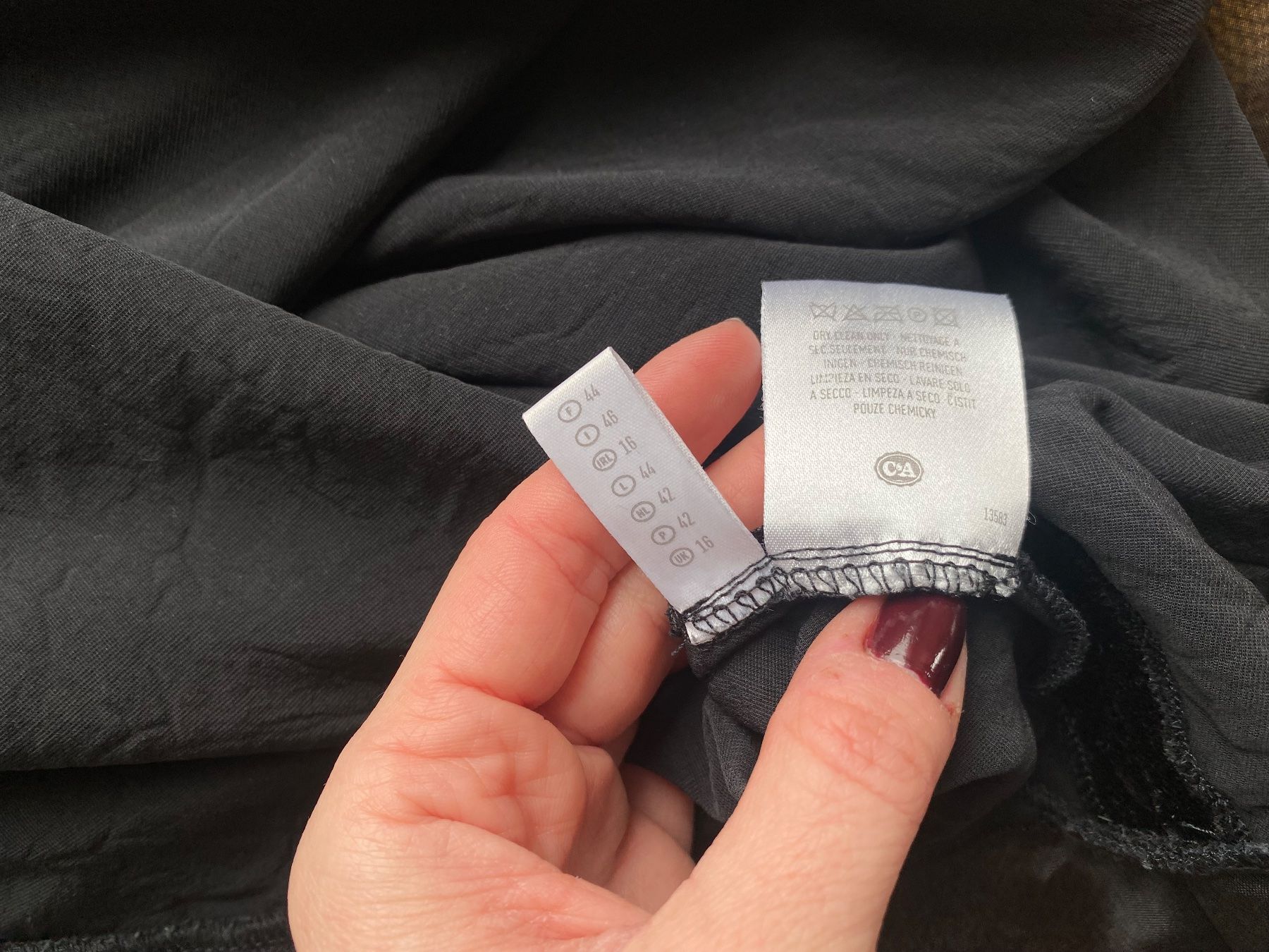 C&A Kleider: Black Velvet 90's Dress/ ROBE – Gebraucht aus pont-la-ville von dia_tt5h 5