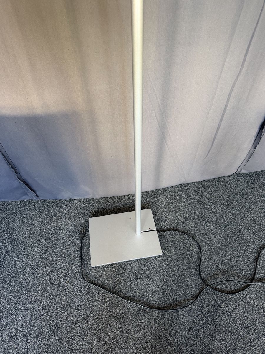 Lampen: Stehleuchte silberfarben mit flachem Kopf gebraucht – Gebraucht aus Nänikon von MircoPellegrino 2