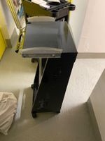 Coiffeur-Rollwagen schwarz, in Metall