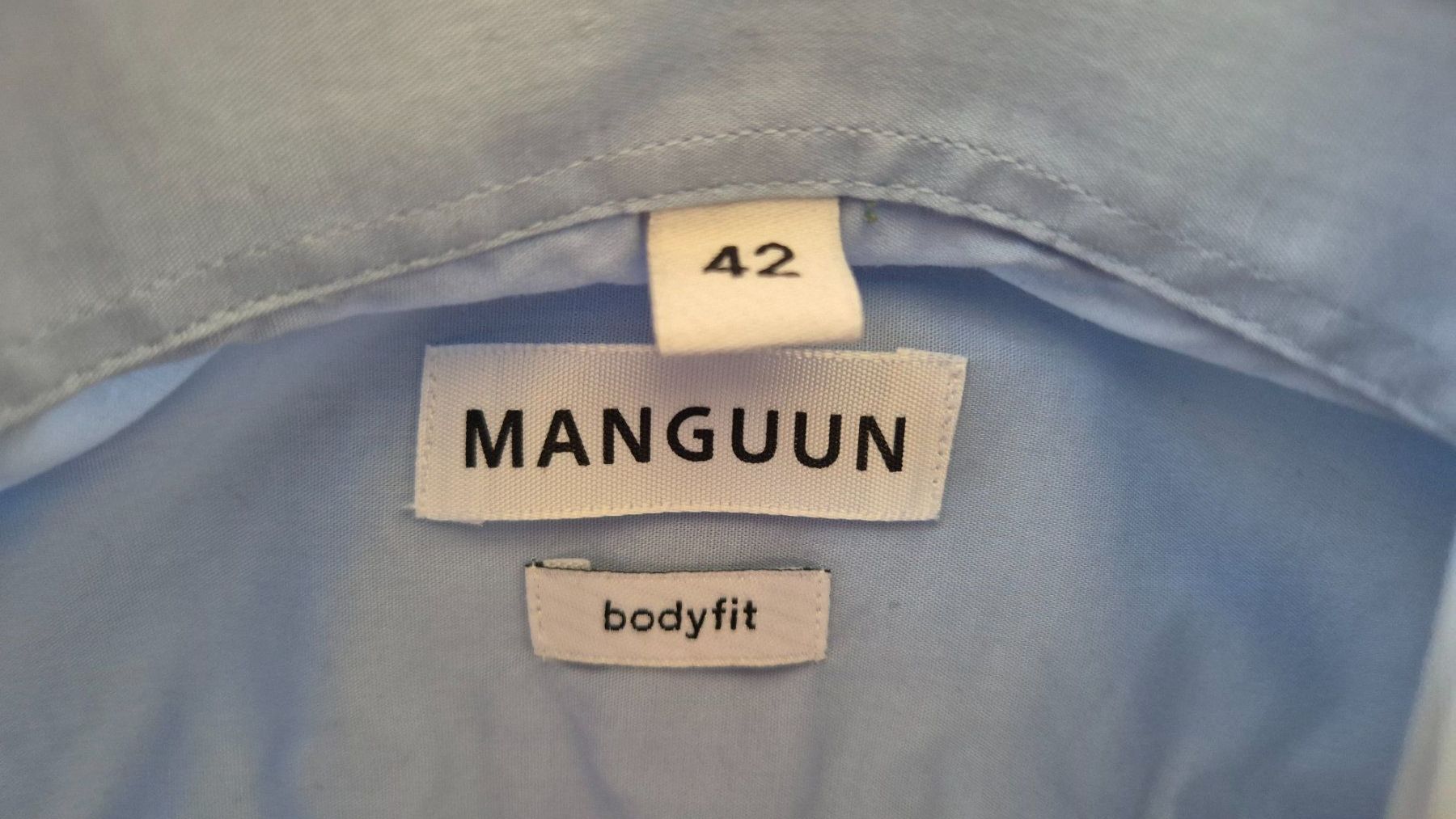Camicie: Manguun Hemd bodyfit 42 hellblau – Usato da Wängi venduto da Maur1 2