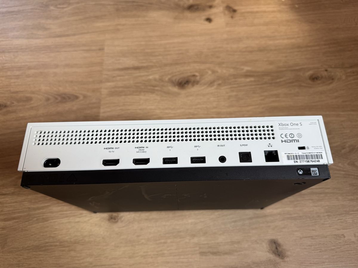 Microsoft Konsolen: Xbox One S Konsole 2TB – Gebraucht aus Felsberg von Marc.C 4