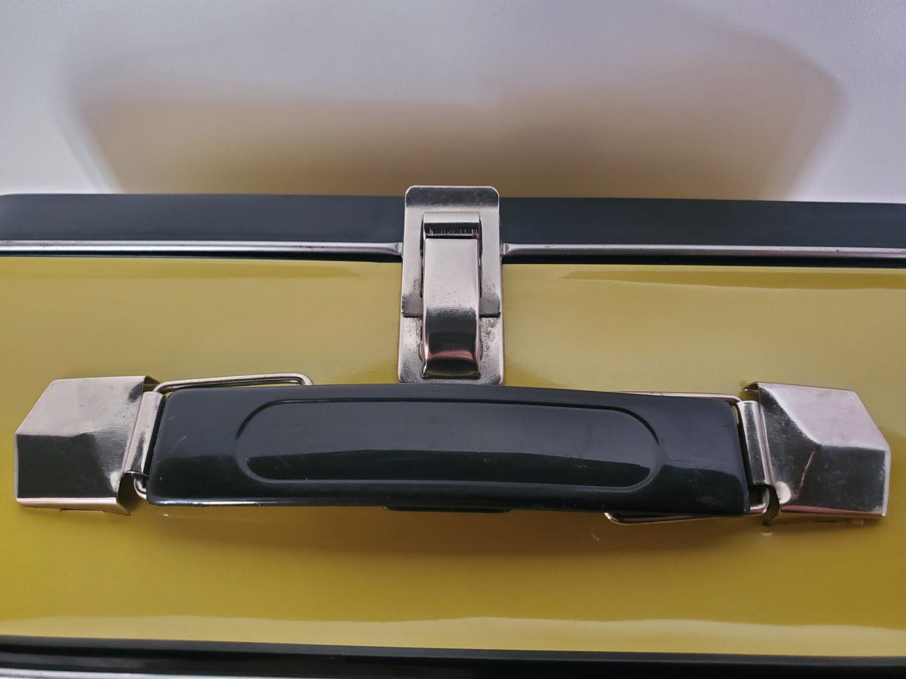 Contenitori & Simili: Lunchbox jaune de 2014 Snoopy Peanuts en métal – Usato da Rennaz venduto da La_malle_du_dauphin 2