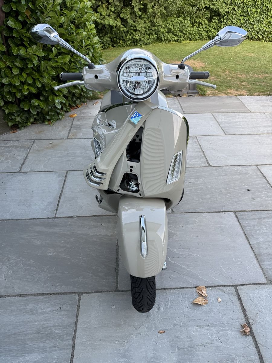 Vespa Scooter: Unfall Piaggio Vespa GTS 310 E5+ , beige, 119km – Difettoso da Appenzell venduto da M-Power07 1