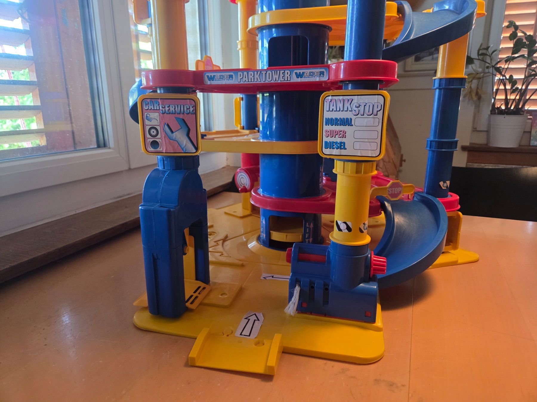 Jouets: Wadertoys grosse Autogarage – D'occasion à Brugg AG par werewolfi 4