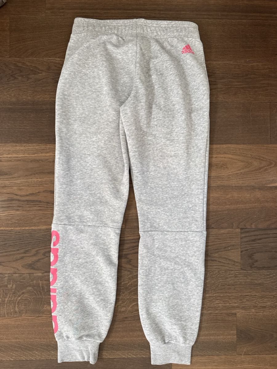 Adidas Hosen: Adidas Trainerhose Gr. S – Gebraucht aus Weiach von Wikingnoldi 1