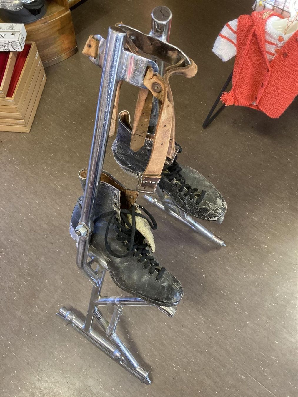 Pattini da ghiaccio: Museal Schlittschuhe Eiskunstlauf Schlöf – Usato da Bern venduto da Jwpm66