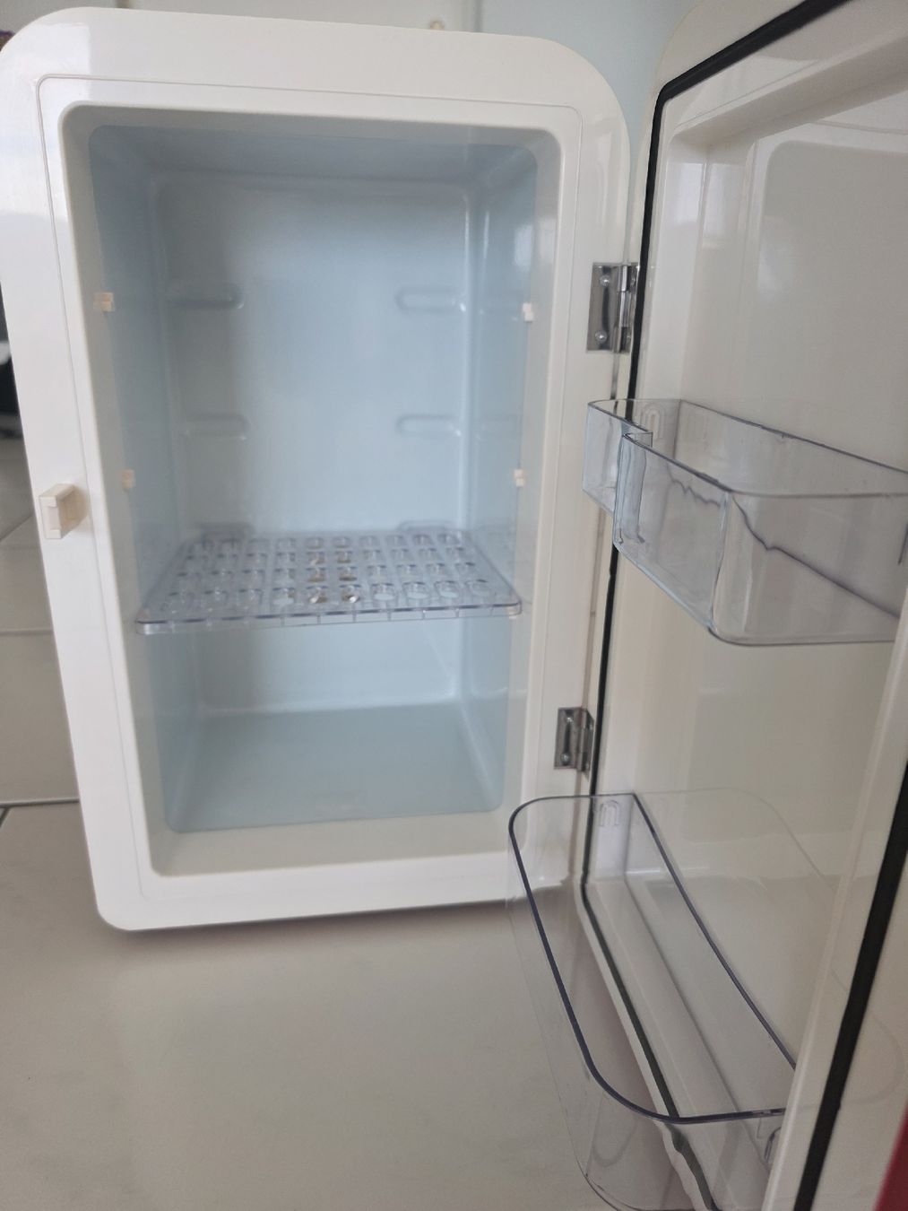 Frigoriferi: Emmi CAFFÈ LATTE Mini Kühlschrank  – Usato da Twann venduto da kev_b6tb 5