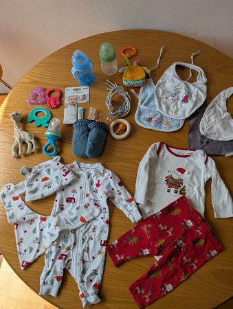 Newborn Kleiderpaket Gr.50/56 + nützliche Accessoires Packet