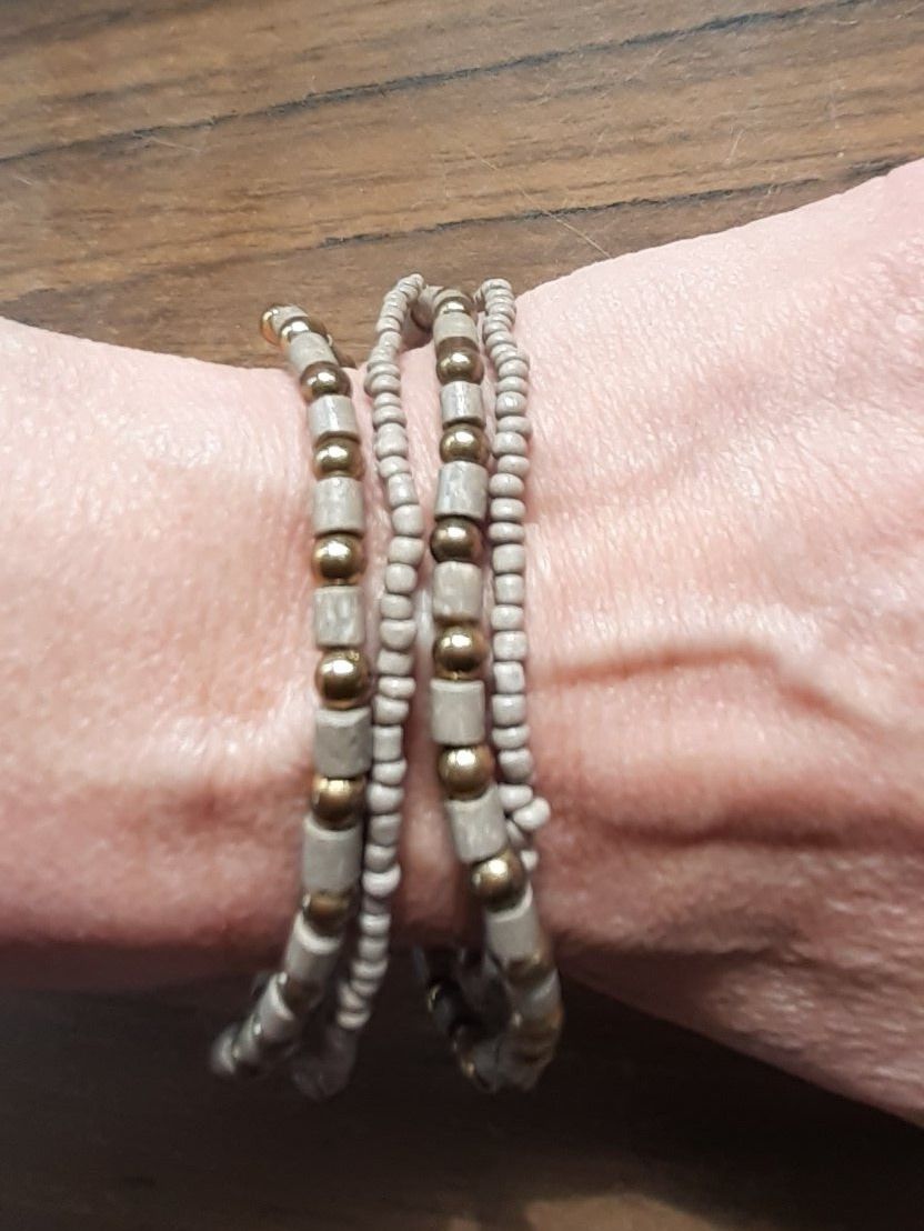Armbänder & -reifen: Armband 4 Stück Modeschmuck – Gebraucht aus Mörschwil von wunderkiste44 2