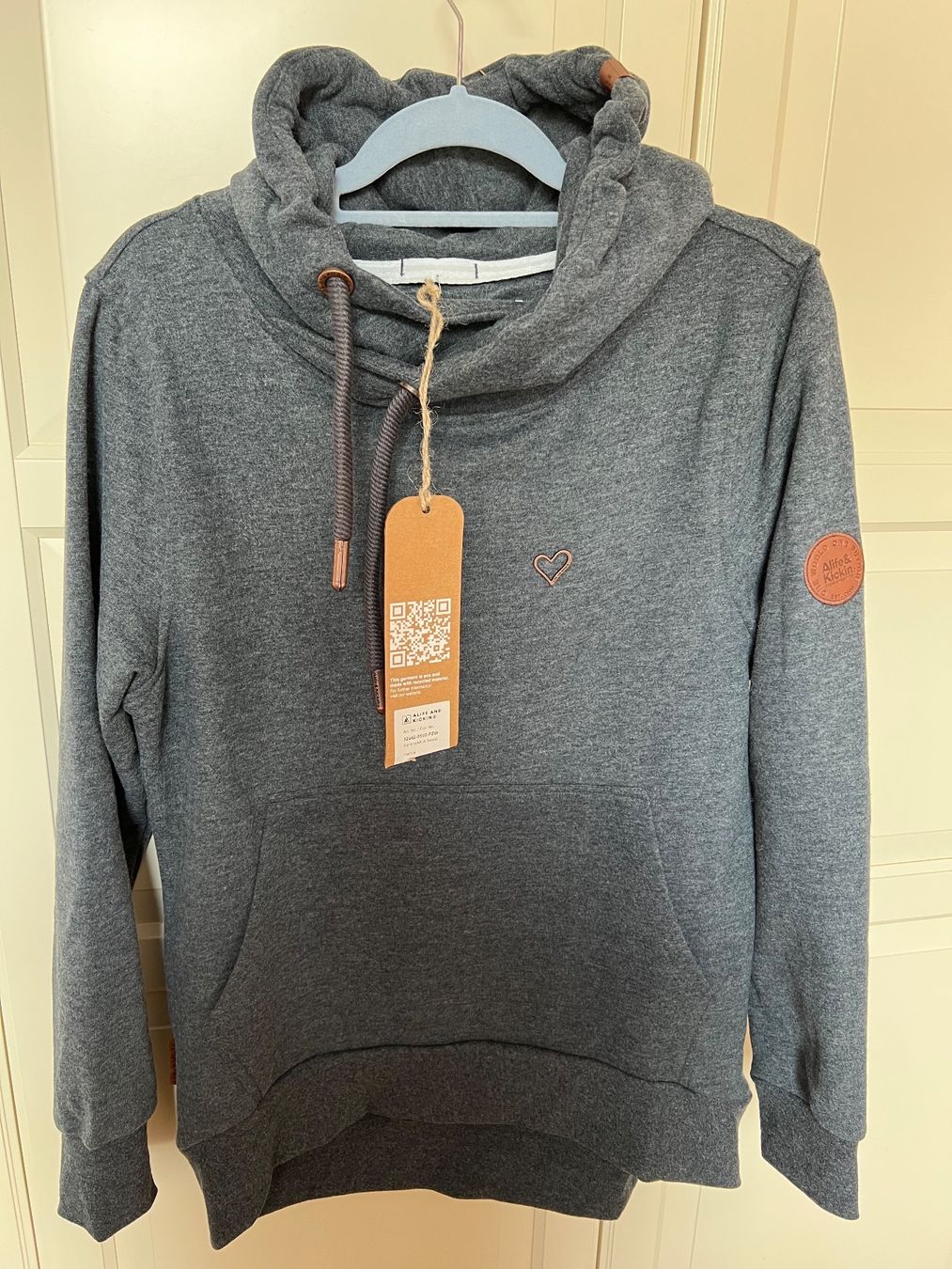 Maglioni & Felpe: Super Sweat Alife and Kickin taille L – Nuovo e nell'imballaggio originale da Savagnier venduto da Pivovar2