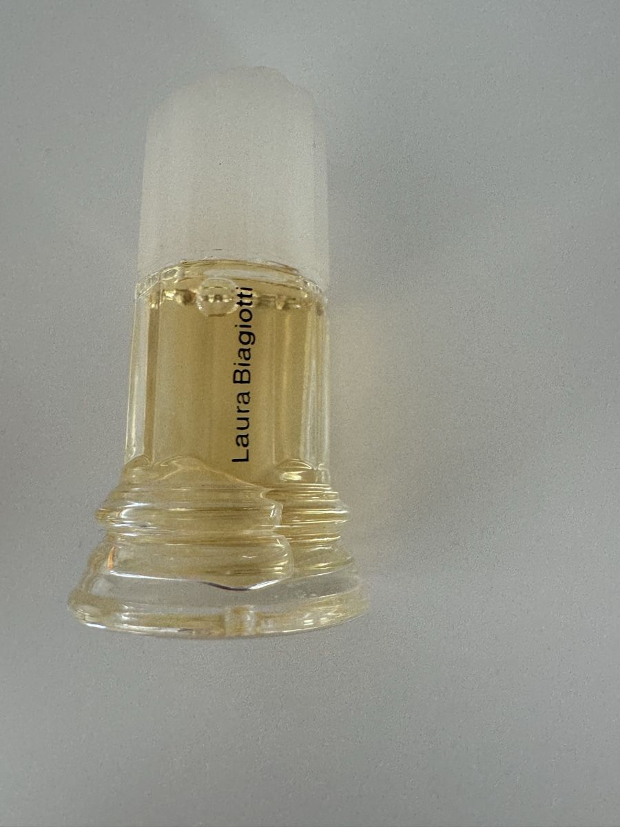 Laura Biagiotti Parfum & Eau de Toilette: Parfumminiatur laura biagotti – Gebraucht aus Rickenbach SZ von Montagmorgen12 1