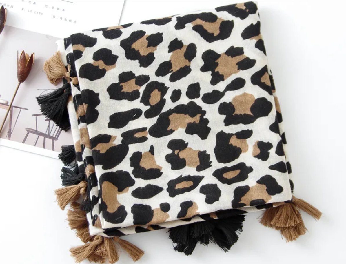 Foulards, Tücher & Schals: Écharpe léopard pour dames, Châle fin, grande écharpe. – Neu und originalverpackt aus Biel/Bienne von Vianny77 4