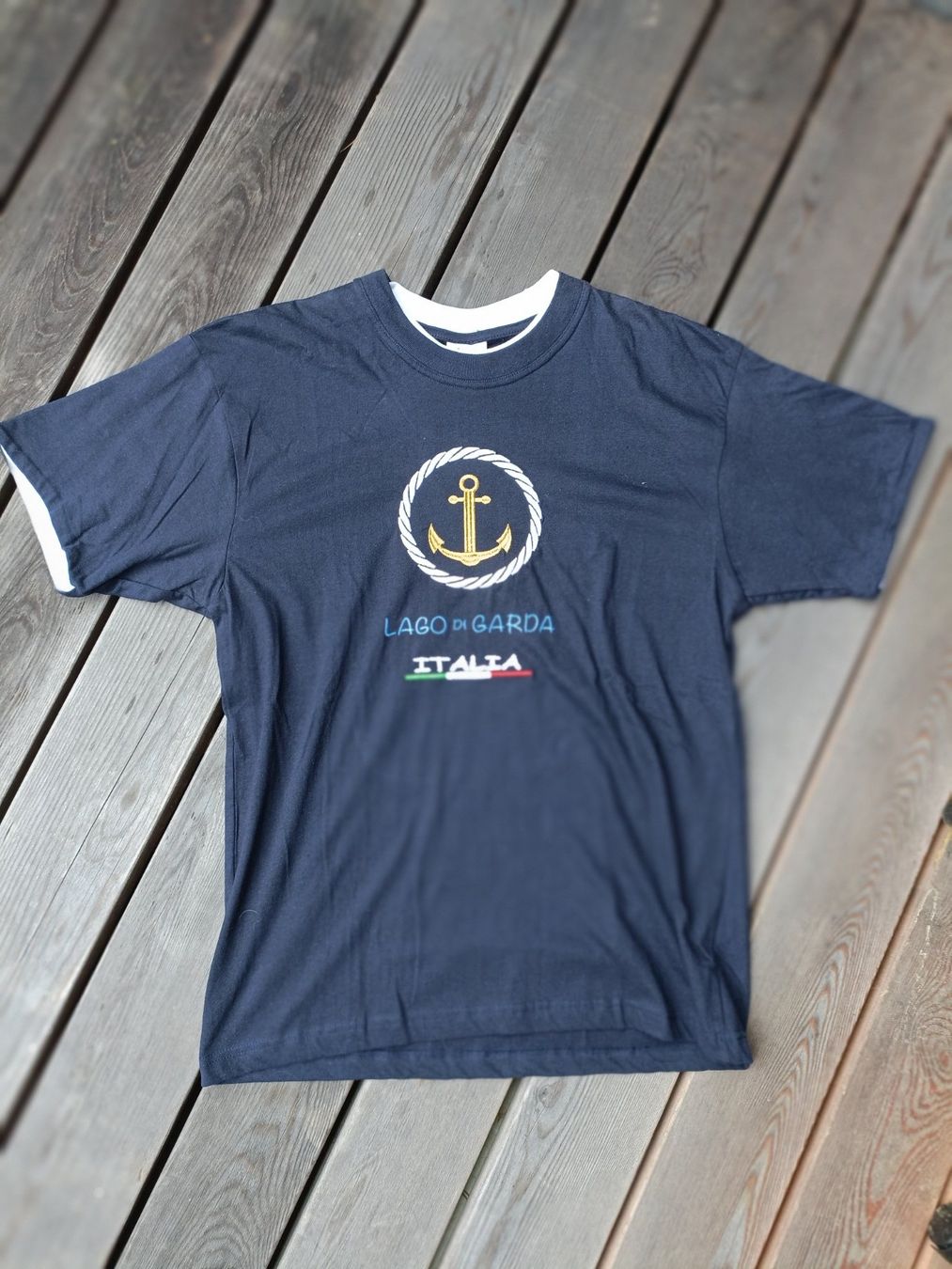 T-shirt: T-Shirt Lago di Garda – Nuovo (secondo la descrizione) da Emmenbrücke venduto da Levira8