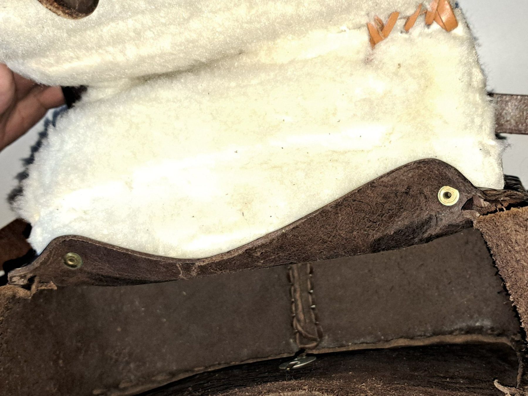Taschen für Damen: Western Umhänge-Tasche in Sattelform – Gebraucht aus Kirchberg BE von Bataja 2