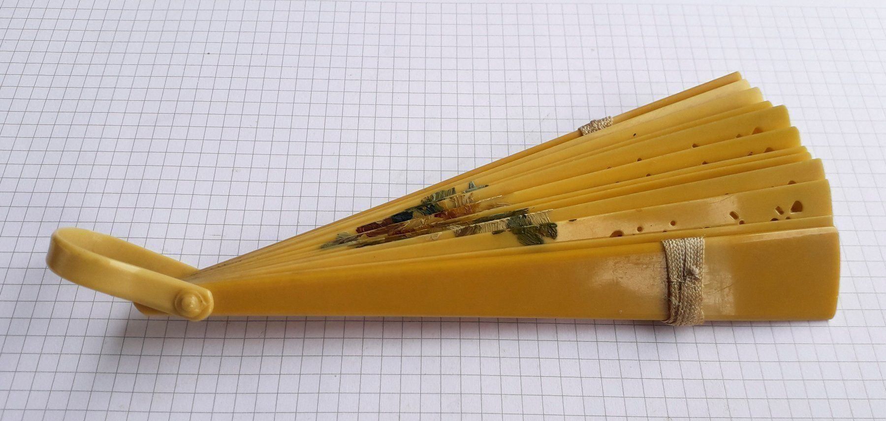 Tutte le decorazioni: Antiker Zelluloidfächer dekoriert+bemalt – Usato da Lugano venduto da Maurizio_Collector 3