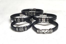 Personifizieren! Diverse Lederarmbänder.