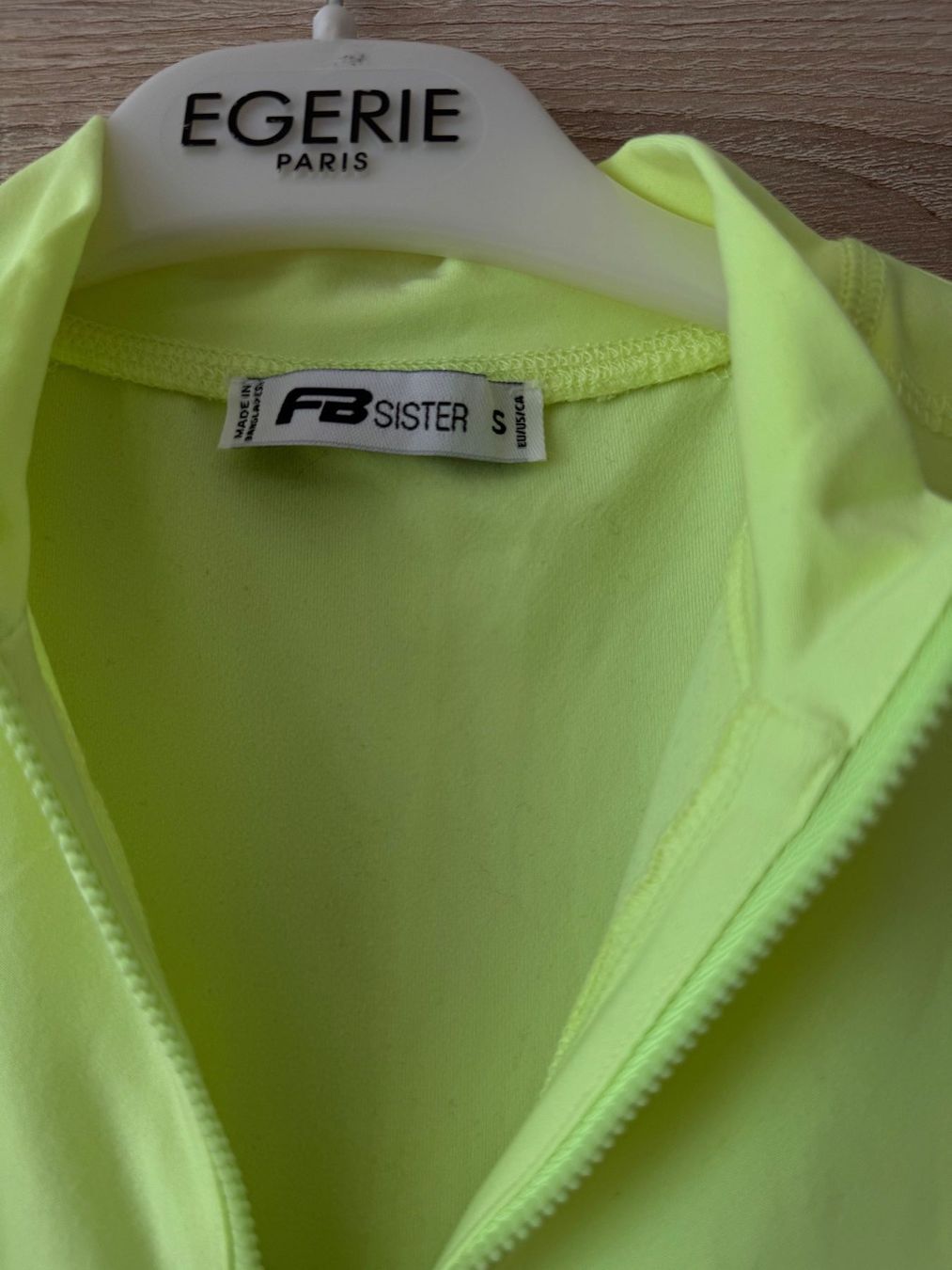 Tops: Top jaune fluo – Neu (gemäss Beschreibung) aus Montreux von Izapechee 1