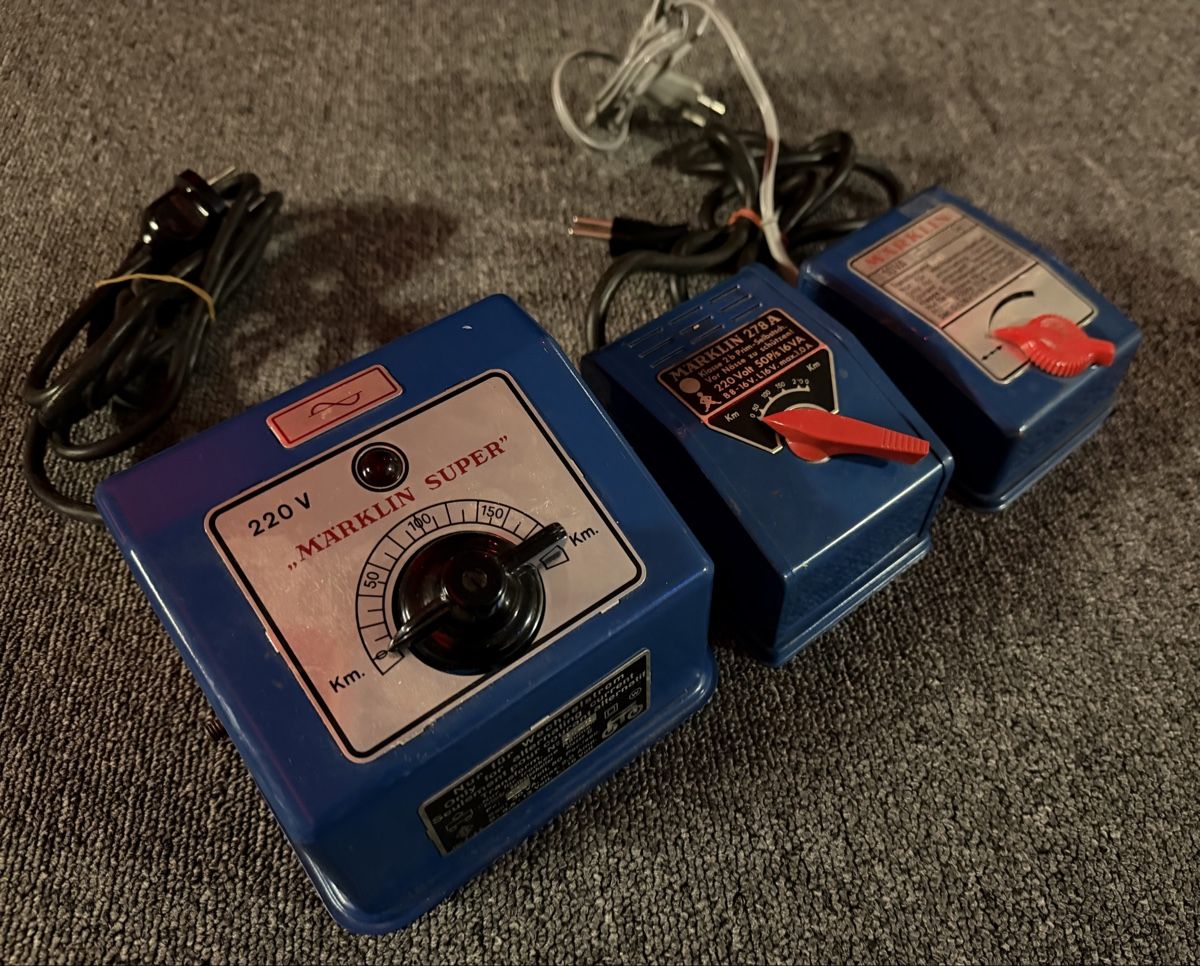Märklin Modellini di ferrovie: Märklin Trafo Konvolut H0 16Volt – Usato da Bauma venduto da Shotgunmann 1