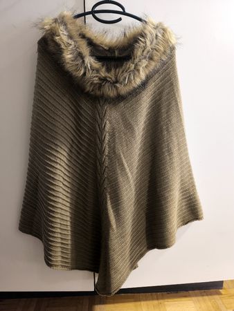 Warmer Poncho mit Fellkragen, Beige, one size, neuwertig