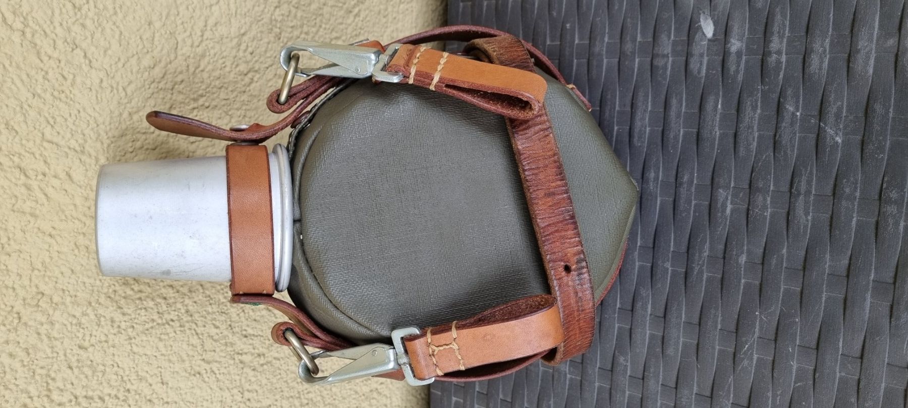Schweizer Armee Ausrüstung & Ersatzteile: Militär Feldflasche mit Becher, Leder, Armee – Gebraucht aus Kloten von Waltiboy 2